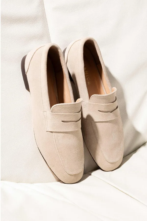 Loafer für Damen aus Wildleder, Modell Burt, Farbe Nude