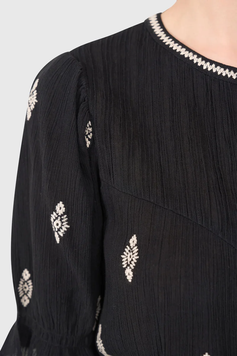 Kai Black Aztec