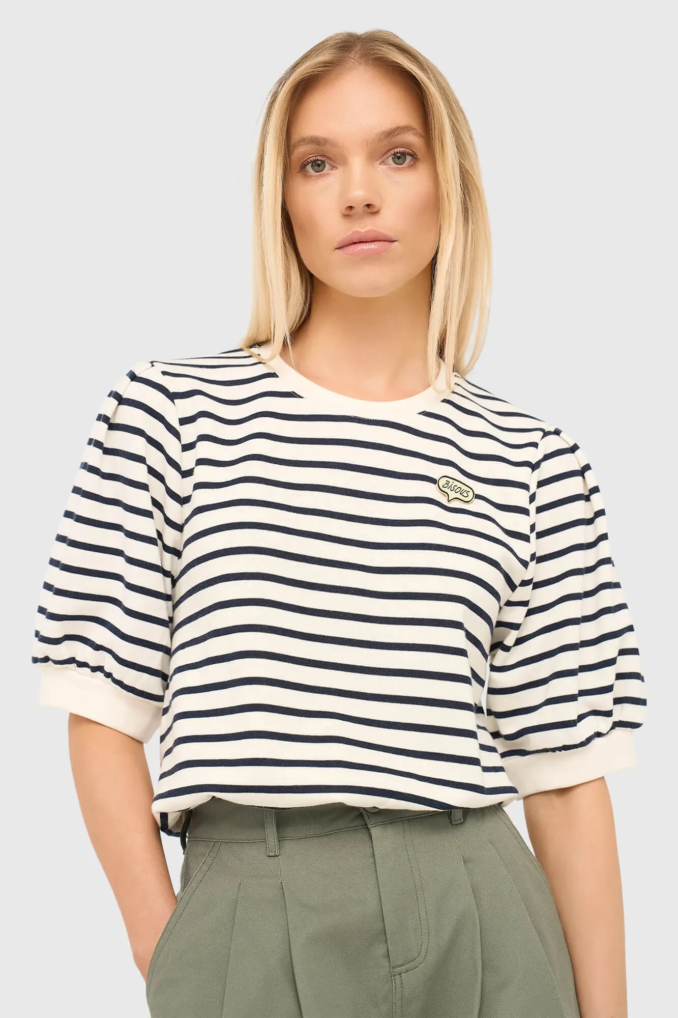 Gestreifter blau-weißer Damenpullover mit Puffärmeln aus Baumwolle von Corey