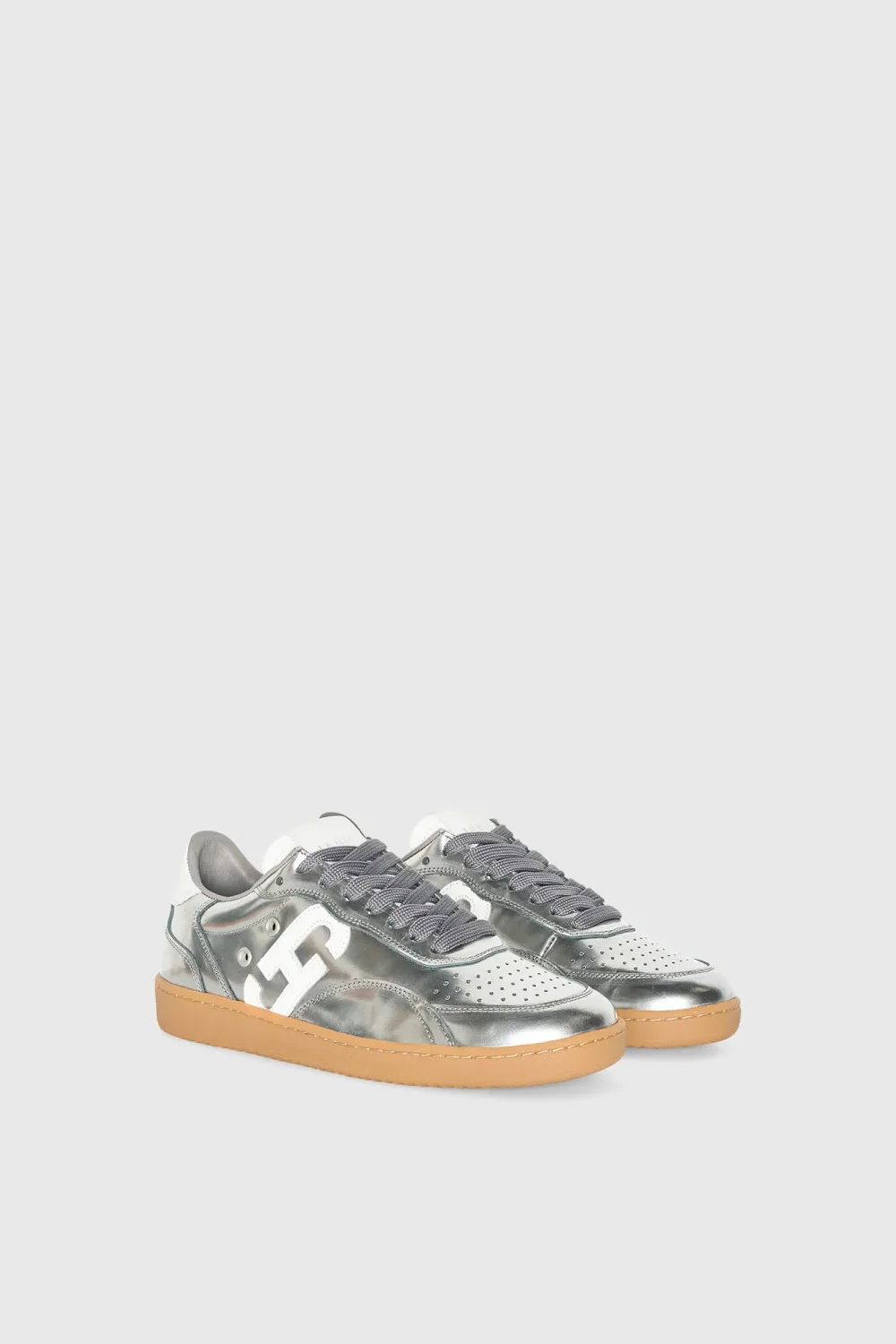 Damen-Handball-Sneaker im Vintage-Stil von Stanley in Silber mit Spiegeleffekt